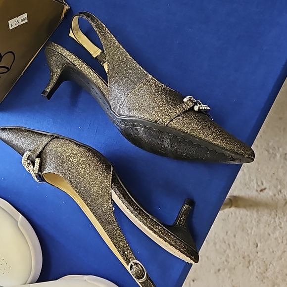 Heels - Picture 3 of 4